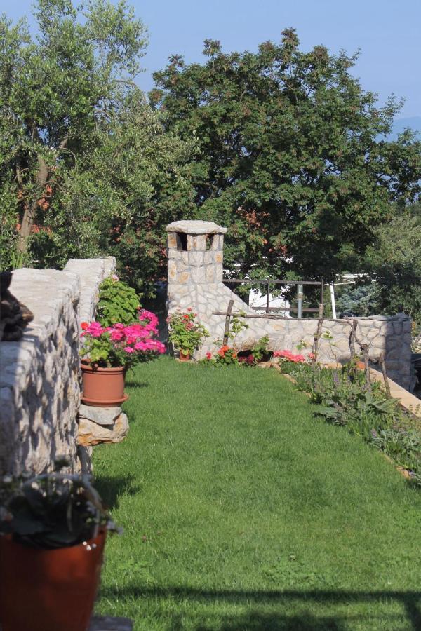 Apartments And Rooms With Parking Space Njivice, Krk - 5458 Exterior photo