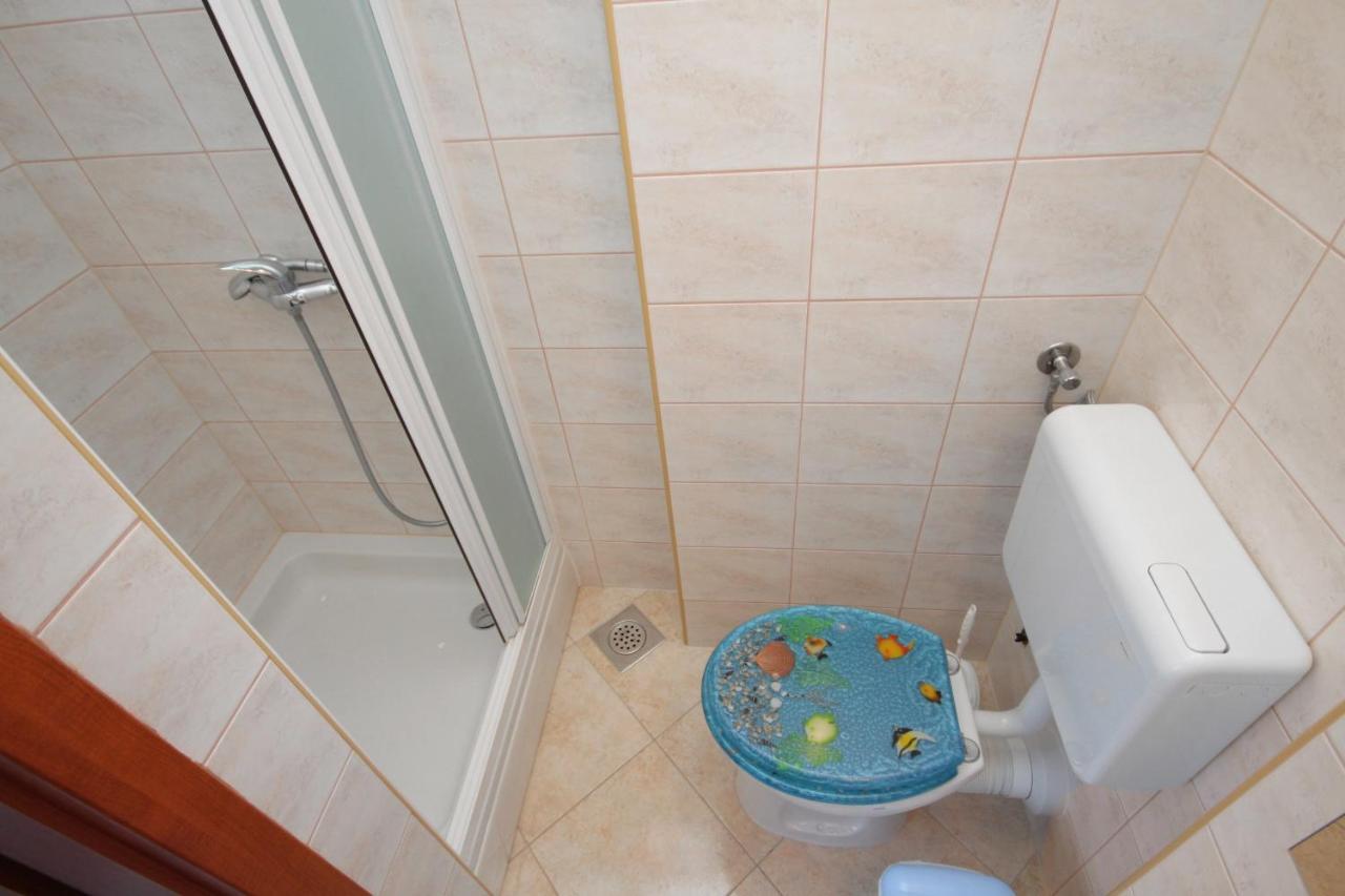 Apartments And Rooms With Parking Space Njivice, Krk - 5458 Exterior photo