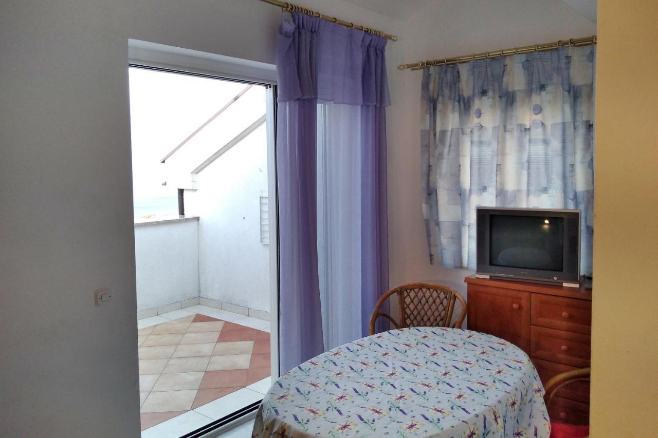 Apartments And Rooms With Parking Space Njivice, Krk - 5458 Exterior photo