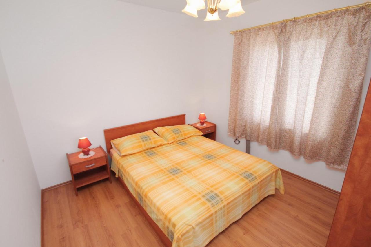 Apartments And Rooms With Parking Space Njivice, Krk - 5458 Exterior photo