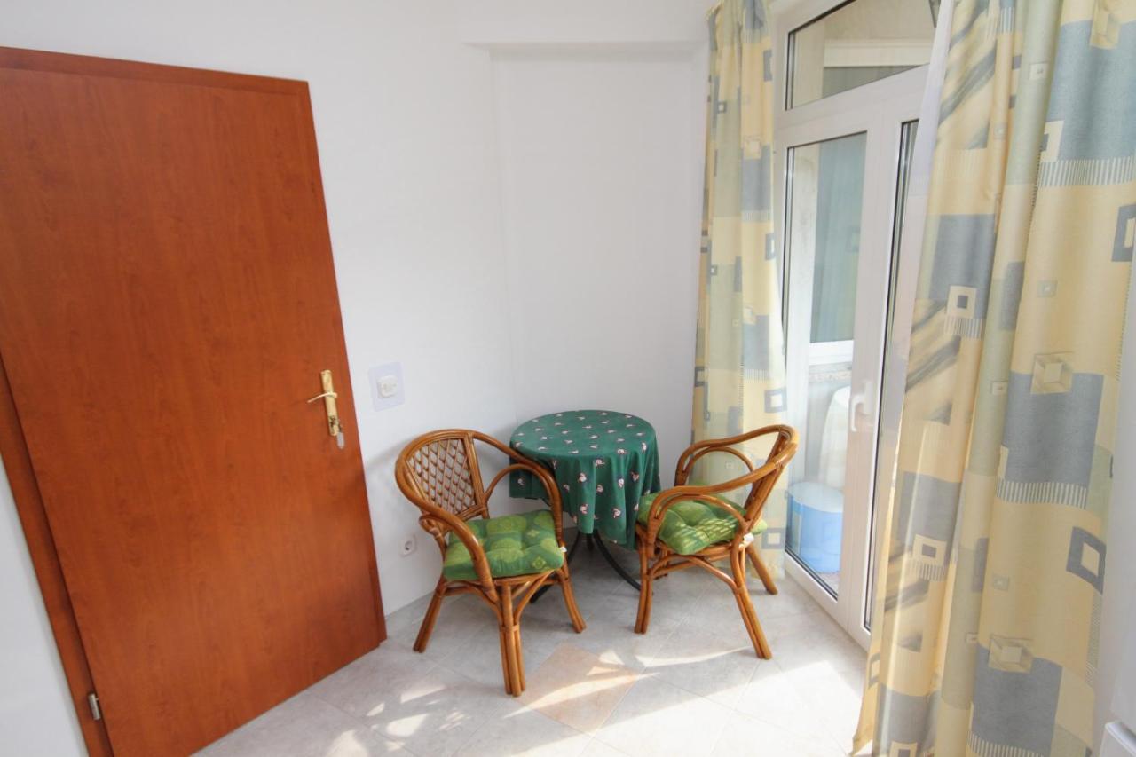 Apartments And Rooms With Parking Space Njivice, Krk - 5458 Exterior photo