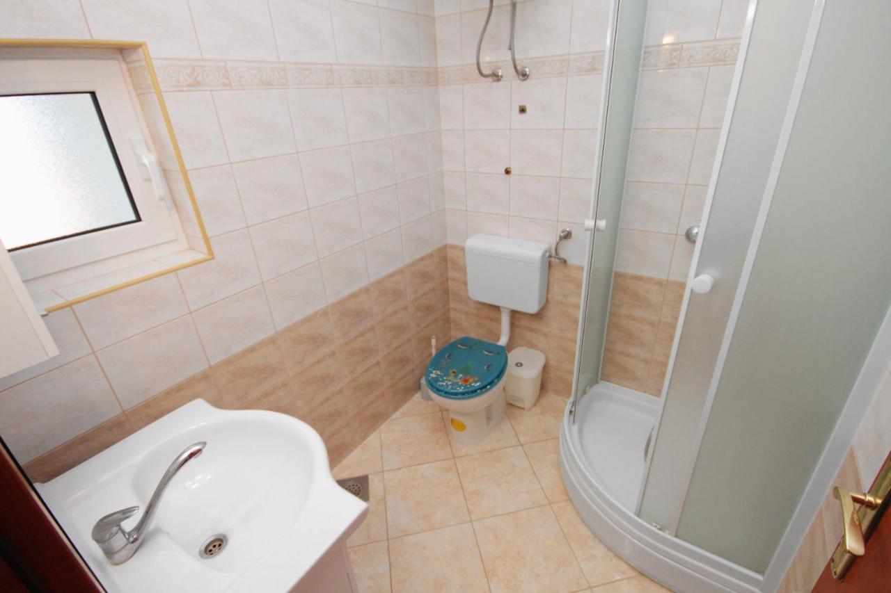 Apartments And Rooms With Parking Space Njivice, Krk - 5458 Exterior photo