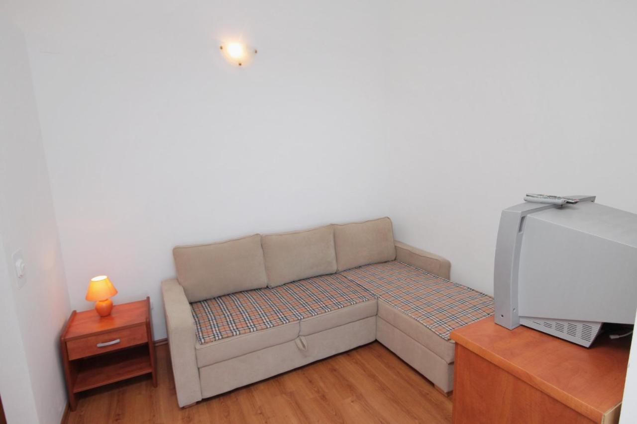 Apartments And Rooms With Parking Space Njivice, Krk - 5458 Exterior photo